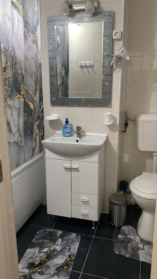 Elite Apartment Targoviste Esterno foto